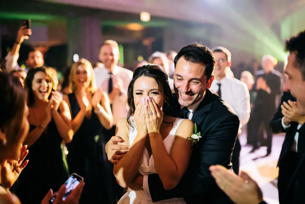 סיפור חתונה עם רקדנים סמויים — הפתעה שהזוג לא ידע עליה