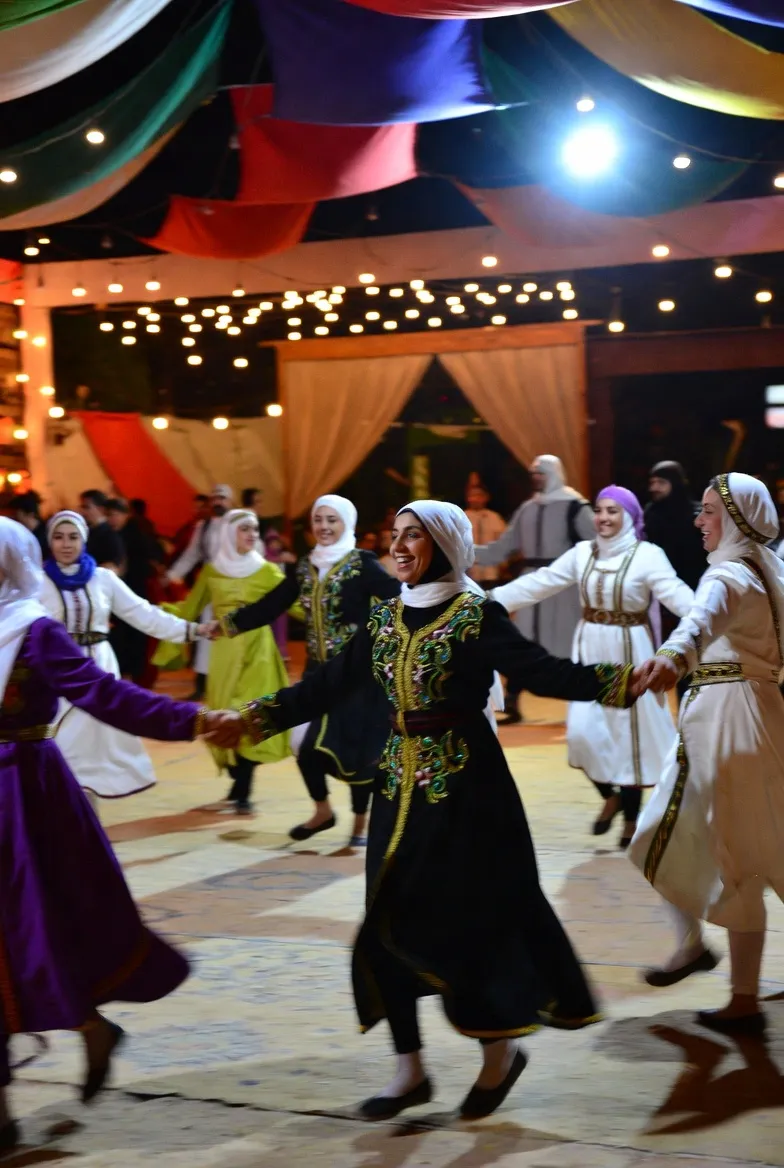 דבקה עם טבלן חי — דרבוקה שמכתיבה קצב