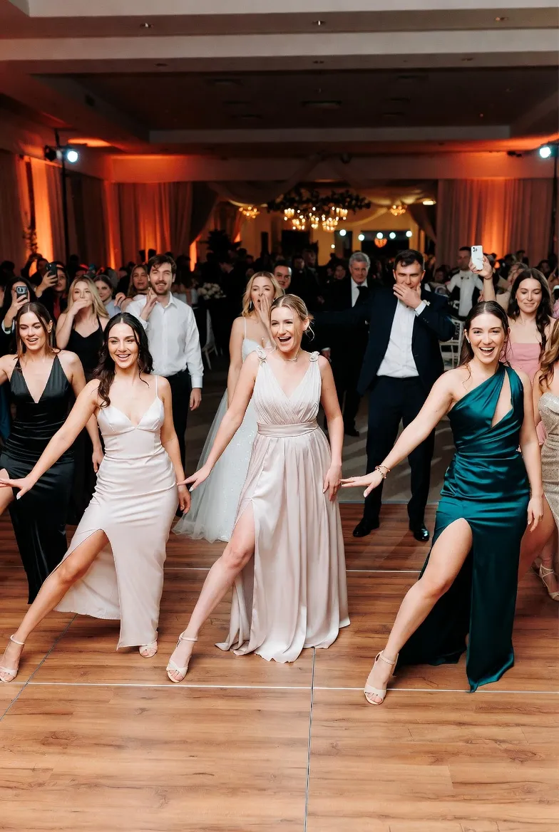 פלאש מוב באירוע חברה — הנהלה רוקדת