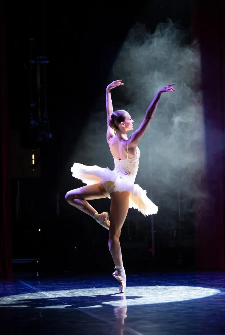 לין במופע ריקוד באירוע