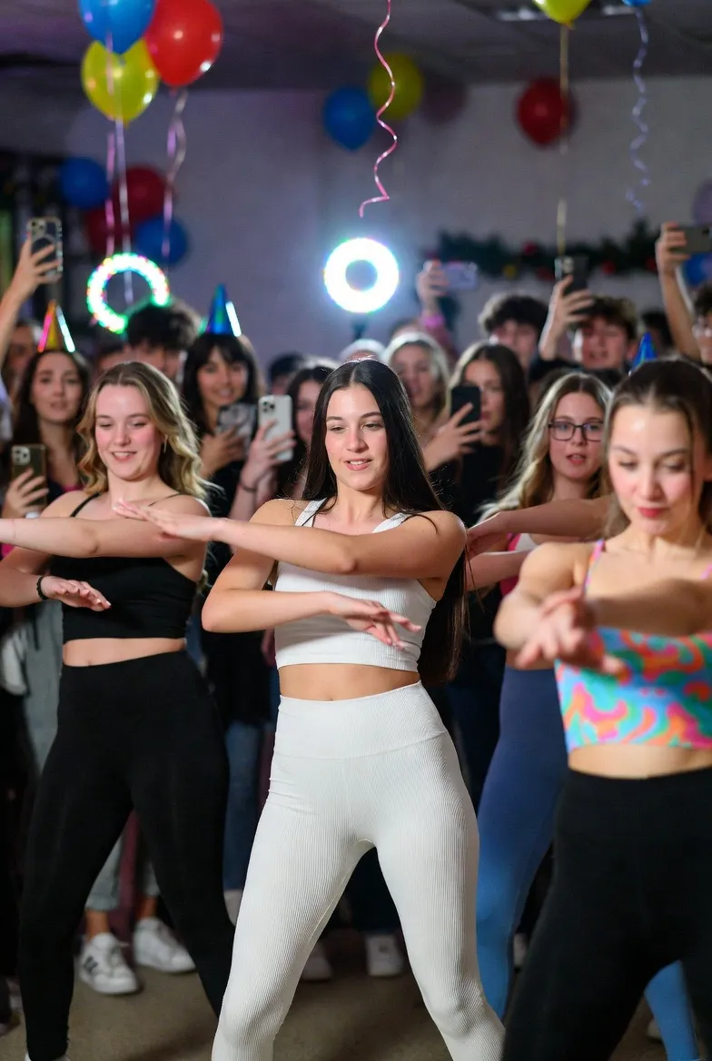 סטודיו טיקטוק נייד באירוע — עמדת צילום מקצועית