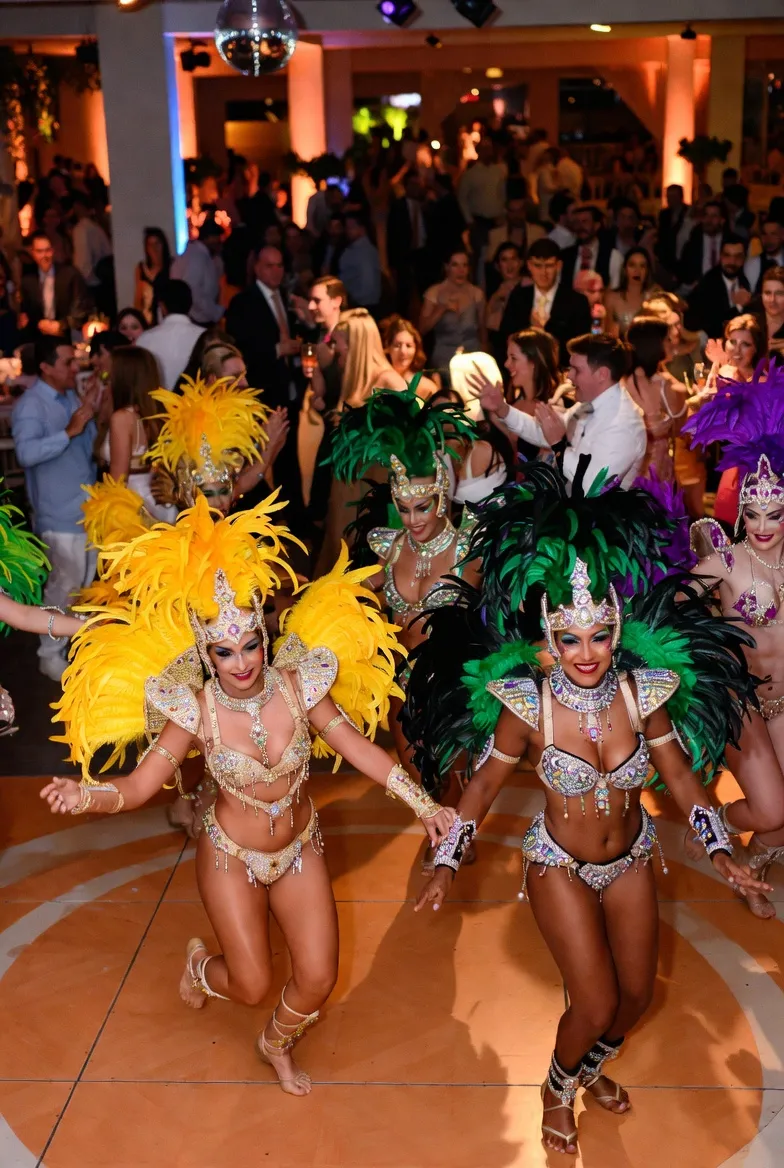 כניסת חתן וכלה עם מייצגים LED ועשן