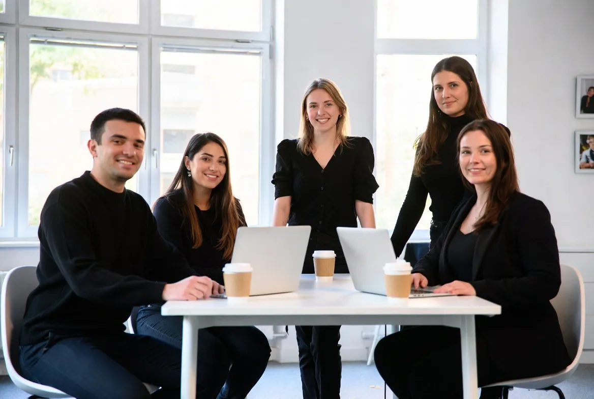 צוות הניהול של SK Dance — המנהלים מאחורי הקלעים